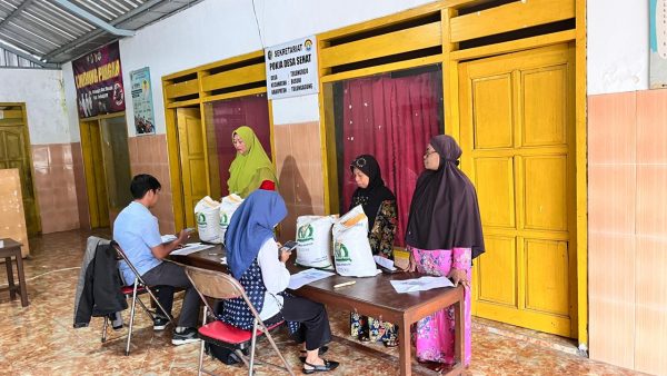 BANTUAN BERAS BAGI MASYARAKAT KURANG MAMPU DI DESA TULUNGREJO