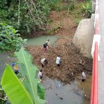 GOTONG ROYONG PEMBERSIHAN SUNGAI PASCA BANJIR
