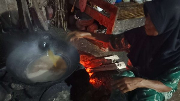 MENGULIK EKSITENSI PRODUKSI GULA KELAPA DI DESA TULUNGREJO